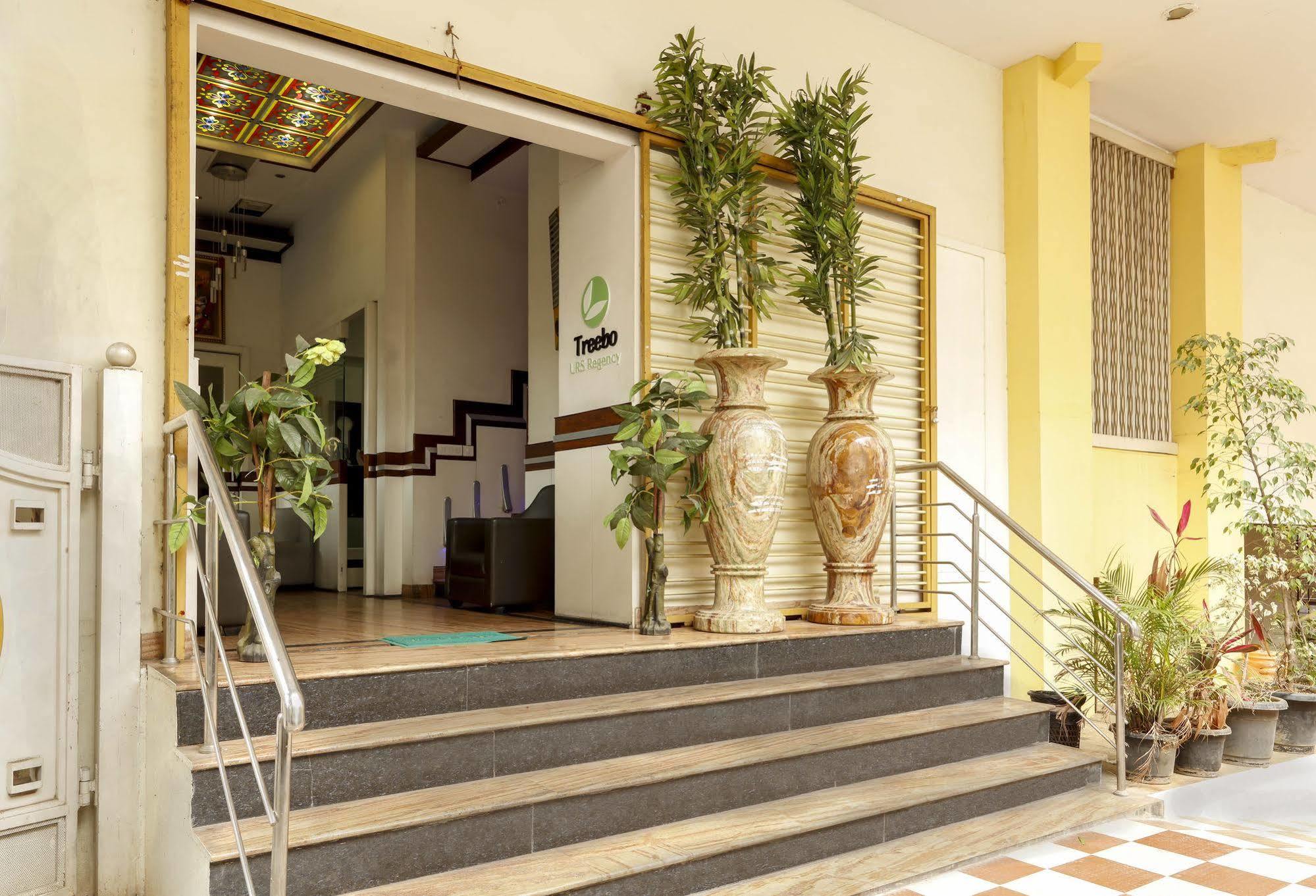 Treebo Trip Grand Regency Hotel Bangalore Bagian luar foto