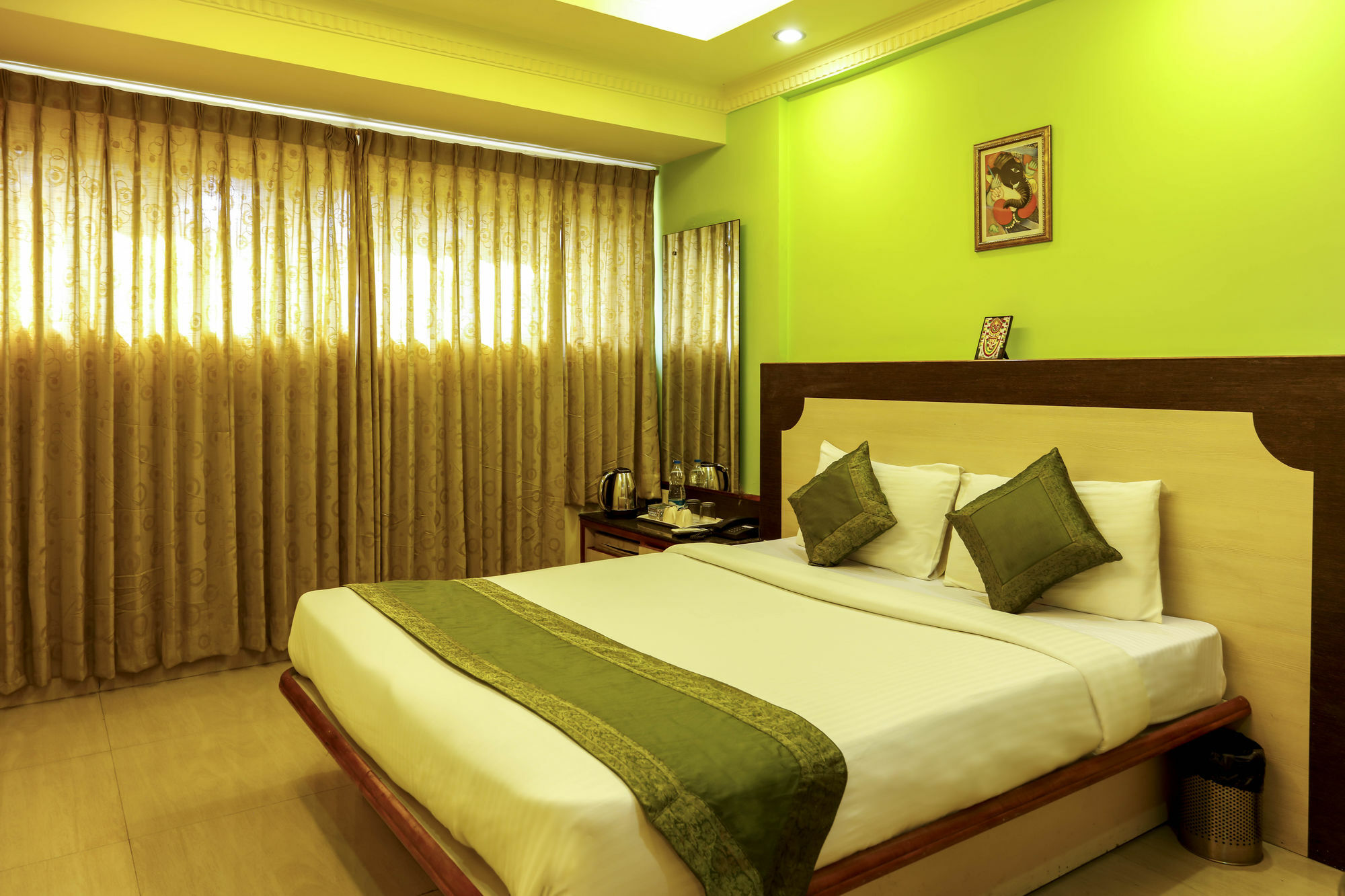 Treebo Trip Grand Regency Hotel Bangalore Bagian luar foto