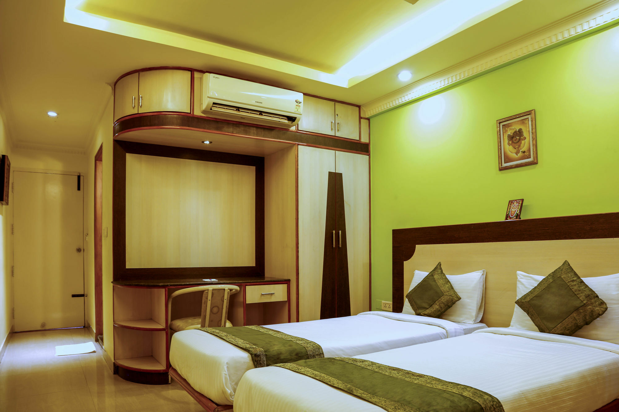 Treebo Trip Grand Regency Hotel Bangalore Bagian luar foto