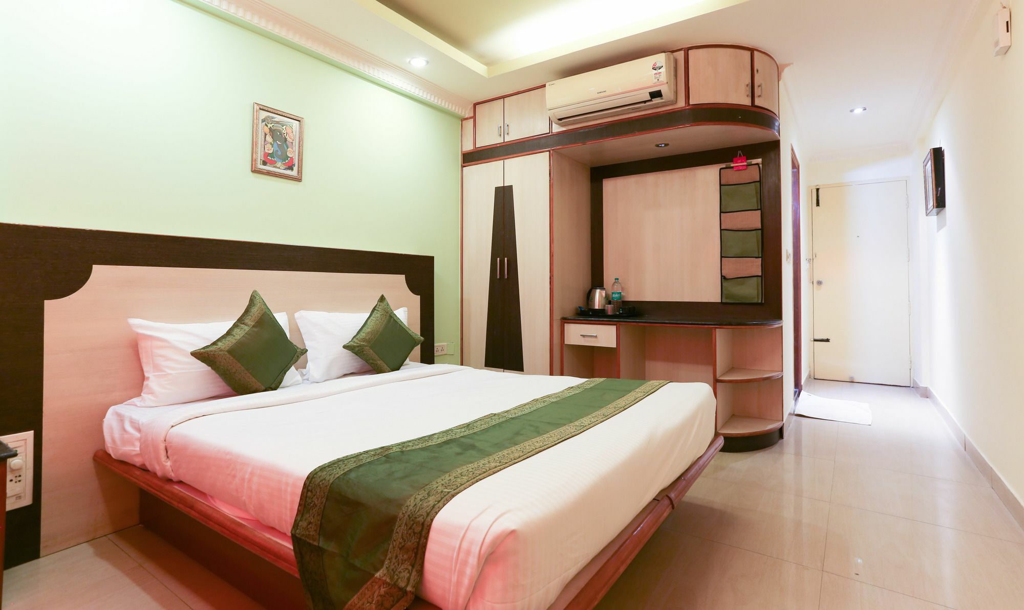 Treebo Trip Grand Regency Hotel Bangalore Bagian luar foto