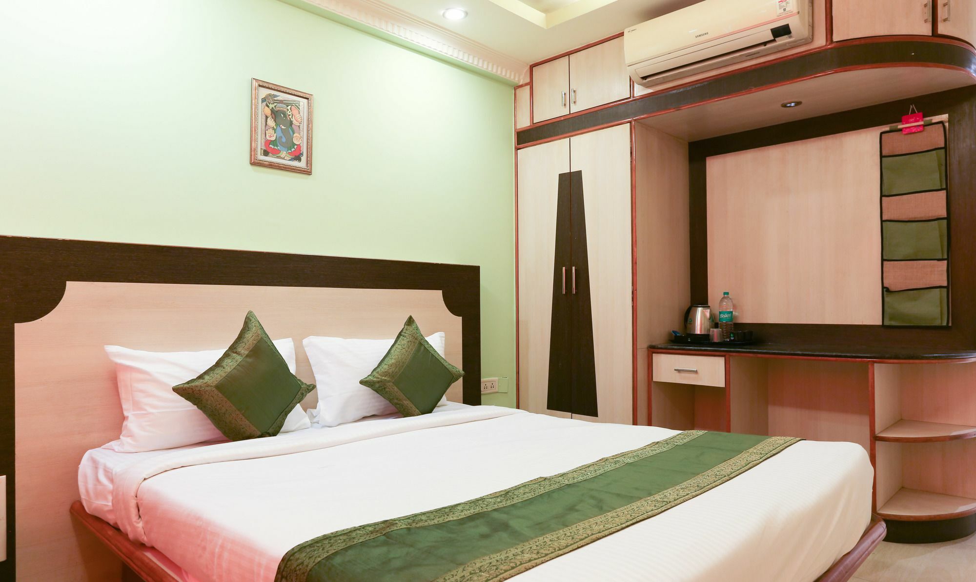 Treebo Trip Grand Regency Hotel Bangalore Bagian luar foto