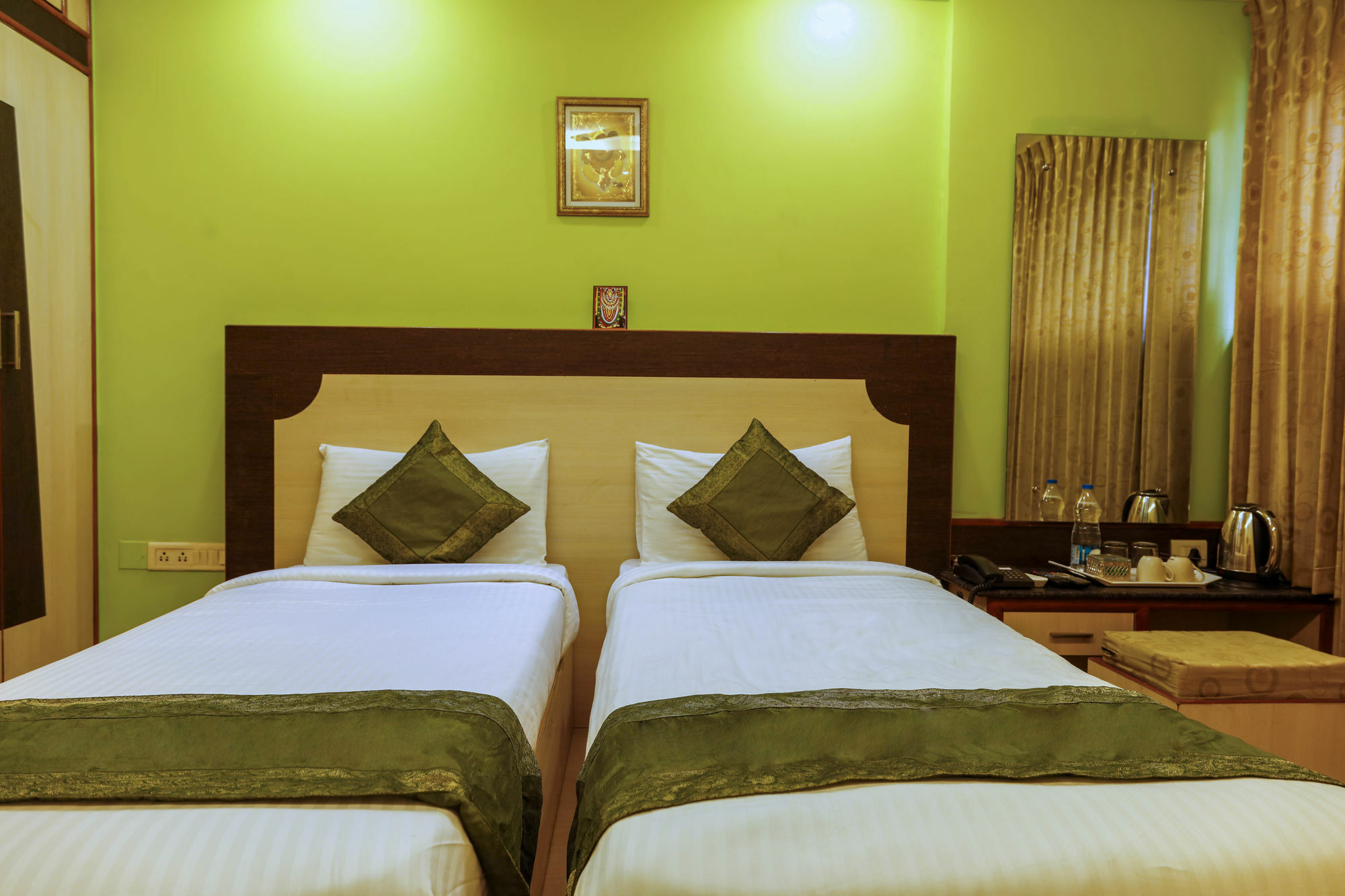 Treebo Trip Grand Regency Hotel Bangalore Bagian luar foto